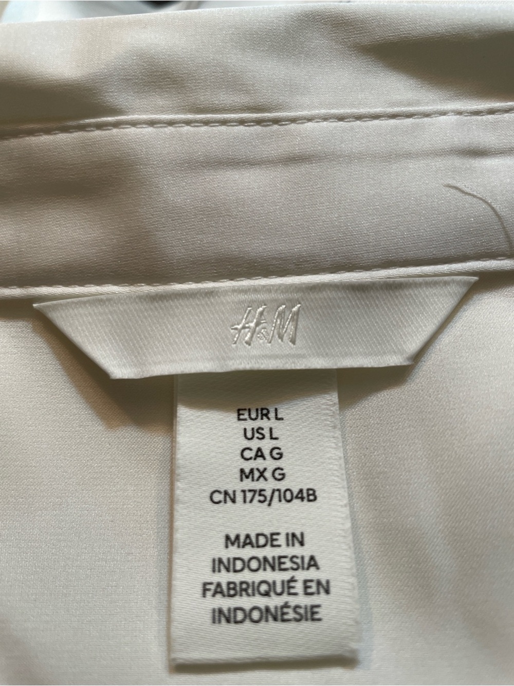 ✨ H&M Ivory Satin Button-Up Blouse Size L - Picture 5 of 8